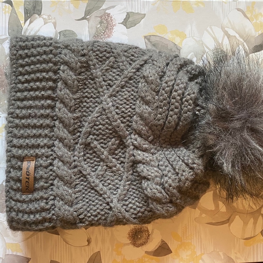 Newborn / Toddler winter pompom hat